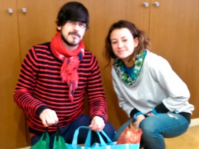 Donación de la cesta de navidad a un comedor social